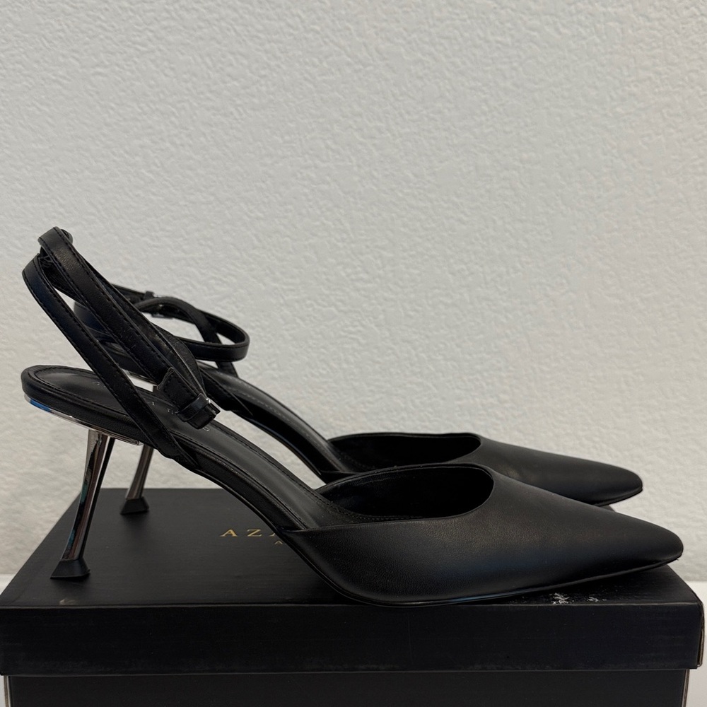 Chic Black Slingback Heels